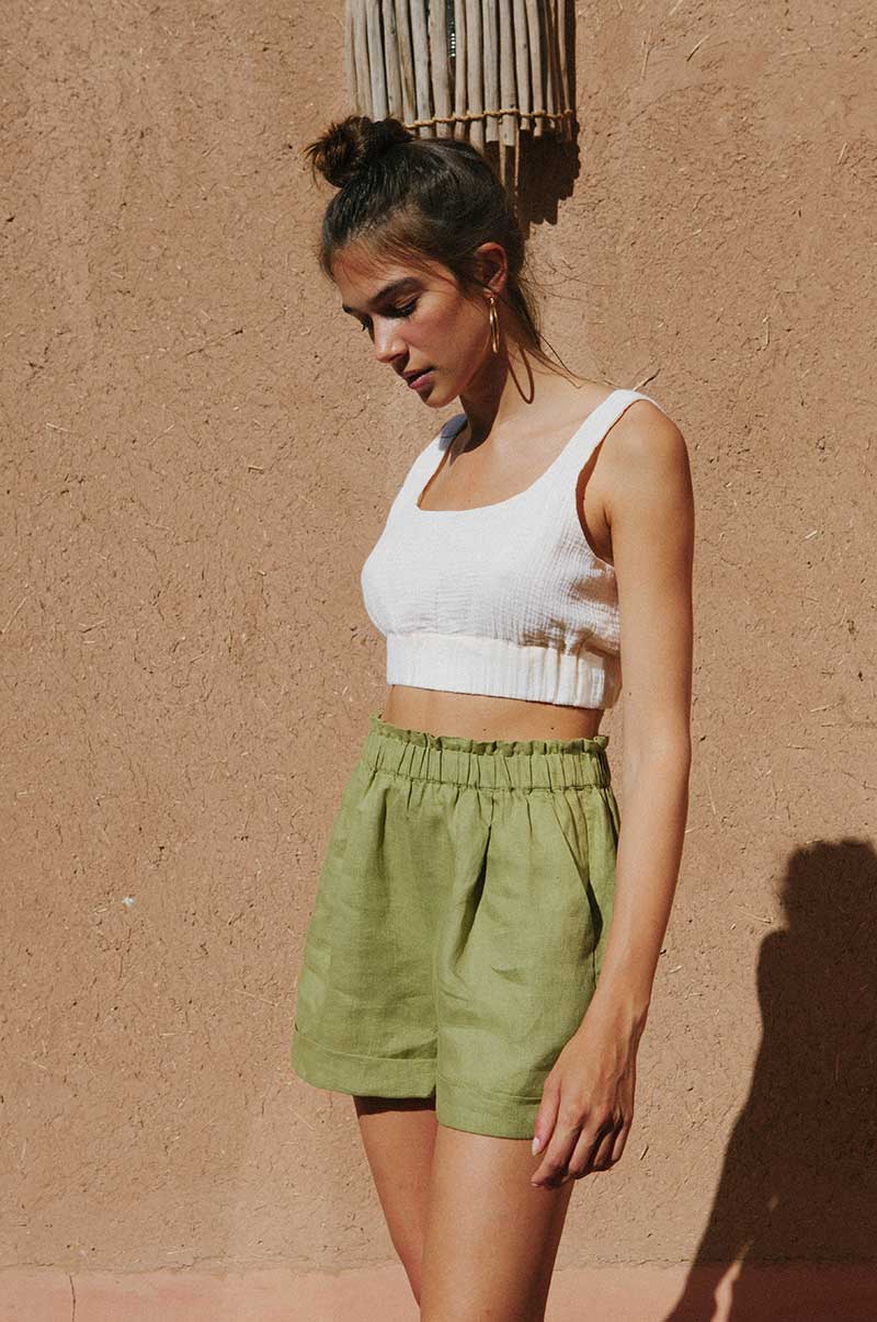 White v neck scoop neck top