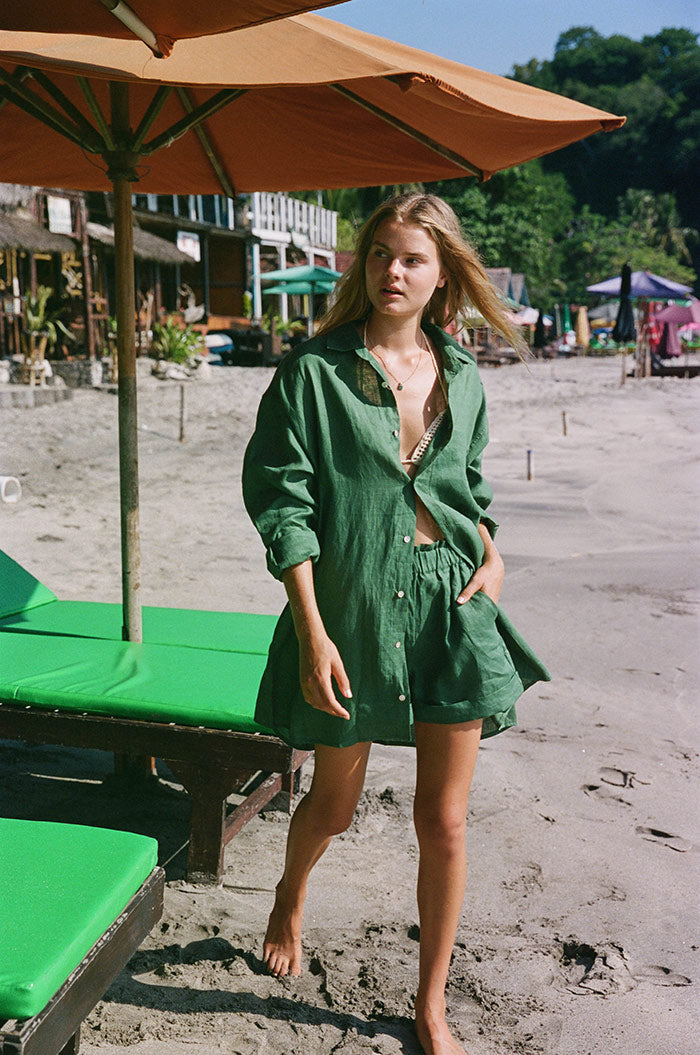 Loose-fitted shorts with pockets - royal green summer staple