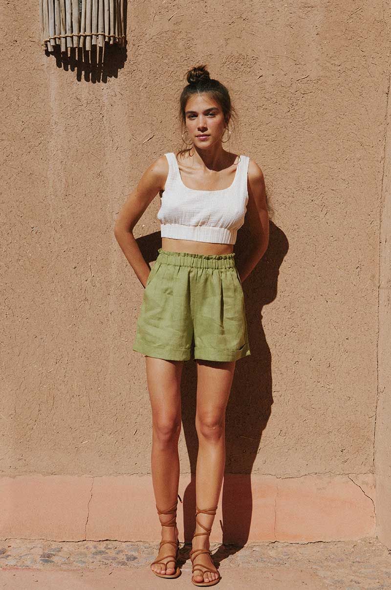 Loose-fitted shorts with pockets - dark green summer staple