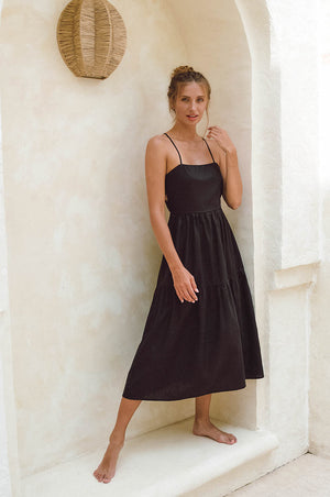 Romantic Open-back Midi Dress in black - ROVE