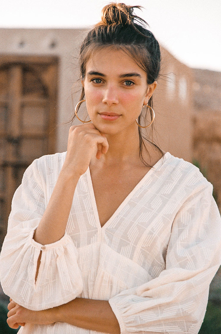 White v-neck cotton day dress